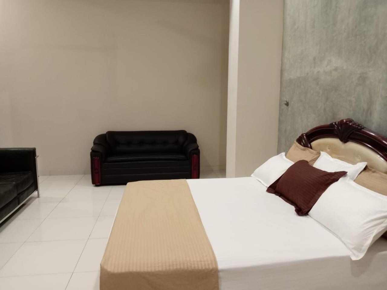 Thalangama Lakeview Lodge باتارامولا المظهر الخارجي الصورة