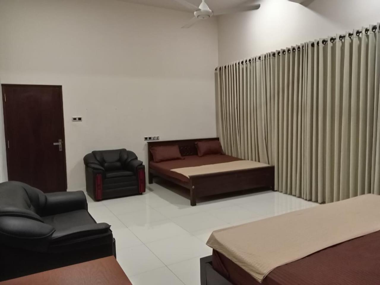 Thalangama Lakeview Lodge باتارامولا المظهر الخارجي الصورة