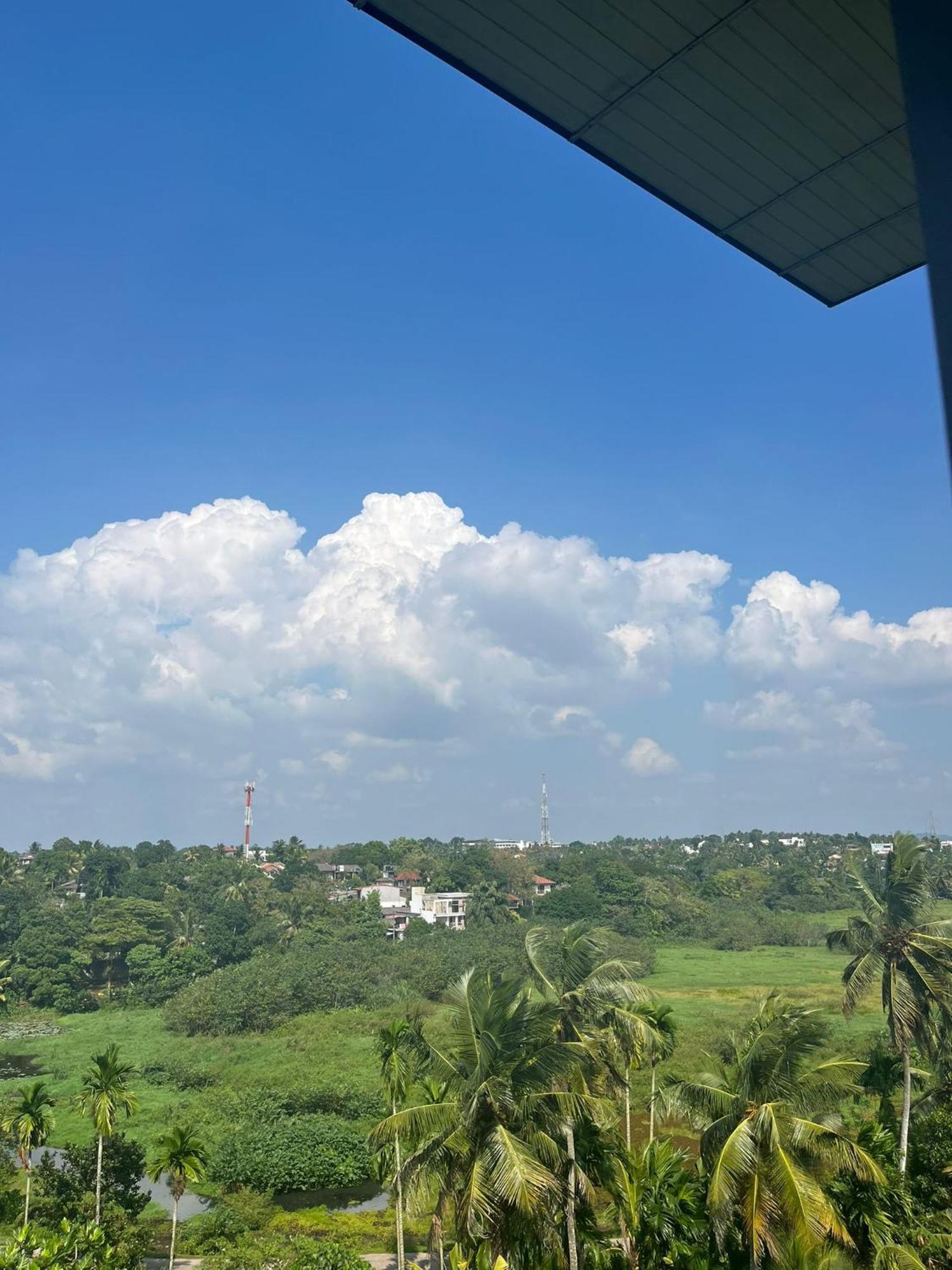 Thalangama Lakeview Lodge باتارامولا المظهر الخارجي الصورة