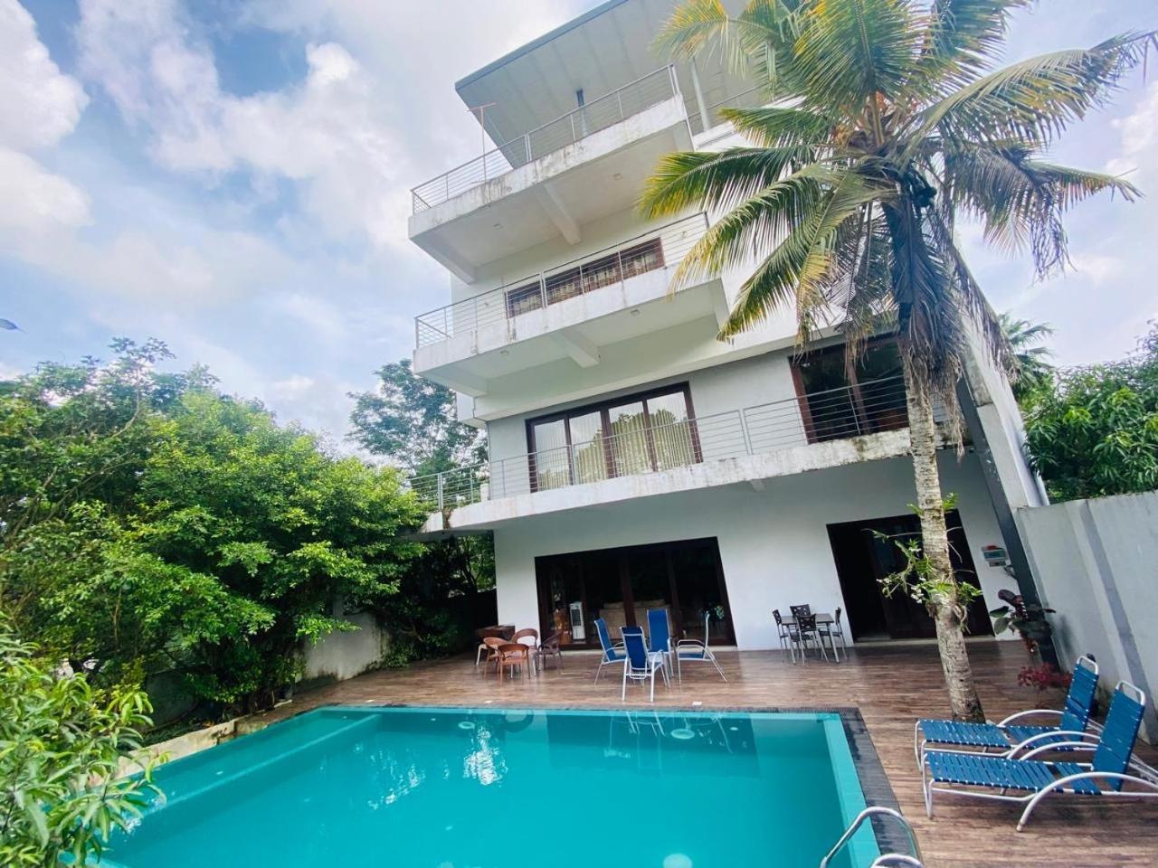 Thalangama Lakeview Lodge باتارامولا المظهر الخارجي الصورة